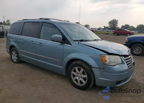 2010 Chrysler Town & Country Touring из США, поврежденный, VIN 2A4RR5D13AR441166